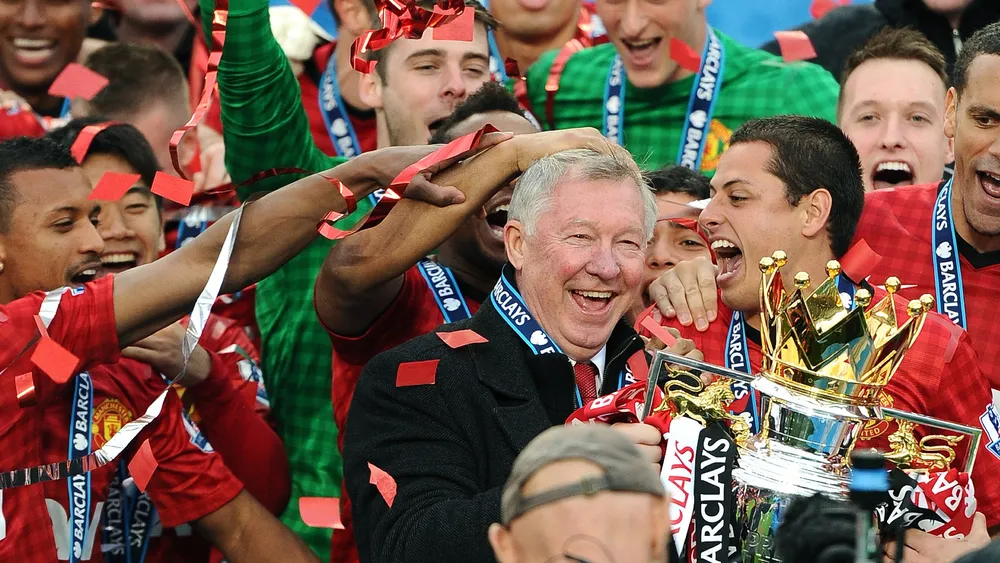 Alex Furguson lifts Man united's last premier league trophy